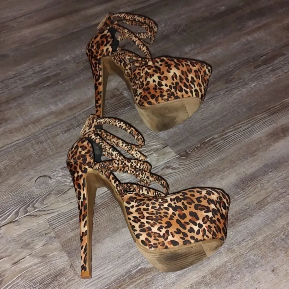 Shoe Republic LA cheetah print strappy  platform heels  Sz 7.5